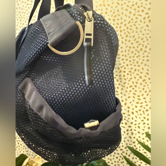 Lululemon Run On Navy Tote Bag EUC - Picture 4 of 12